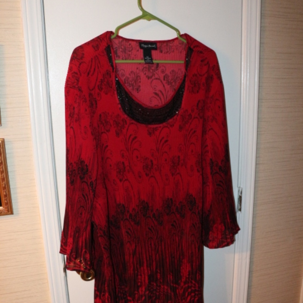 MAGGIE BARNES Red / Black Floral Ribbed Blouse 5X